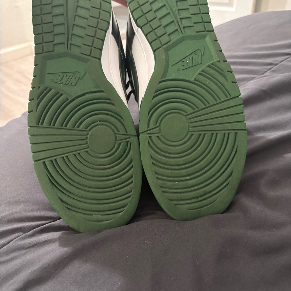 Men’s Nike dunk low Michigan state sneakers - Picture 6 of 8